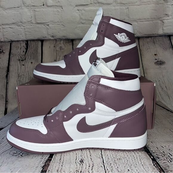NWT Nike Air Jordan 1 Retro High OG Sneakers Size 10.5 - Picture 2 of 14